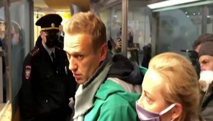 Líder de la oposición rusa, Alexei Navalny, detenido por la policía al llegar a Rusia