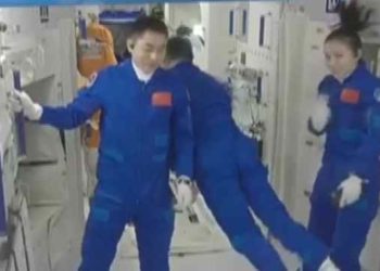China lanza segunda misión tripulada para construir estación espacial