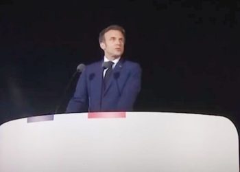 Macron derrotó a Le Pen y promete unir a la Francia dividida
