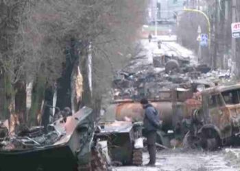 Ucranianos acusan a Rusia de asesinatos de civiles en Bucha, Ucrania