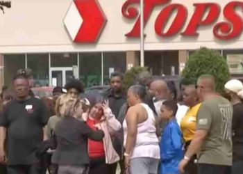 Diez muertos en tiroteo masivo en supermercado de Nueva York