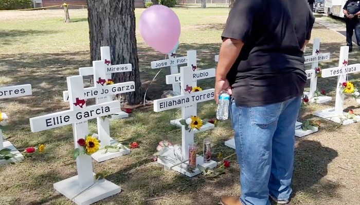 Estados Unidos revisará la respuesta de la policía a masacre escolar en Texas