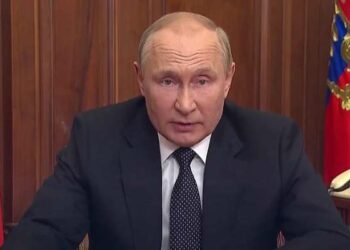 Miles salen de Rusia, Putin ordena convocatoria parcial de 300,000 reservistas