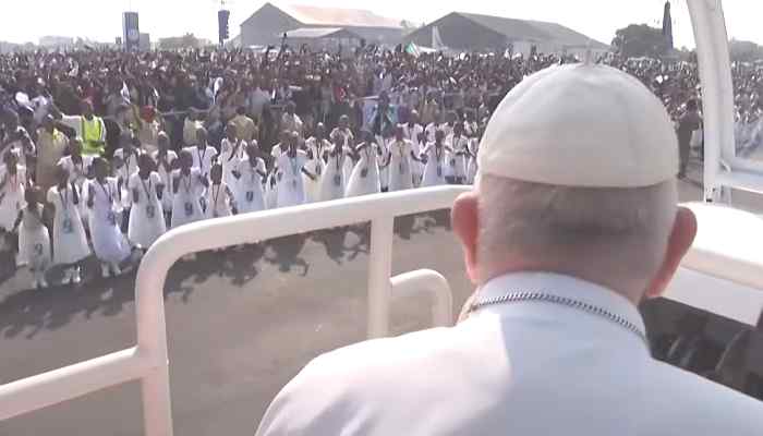 El Papa Francisco visita Africa en un momento decisivo para la Iglesia Católica