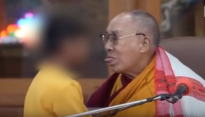 Dalai Lama se disculpa por pedirle a niño: 'chupa mi lengua'