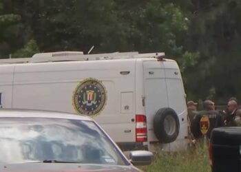 Búsqueda intensa de sospechoso que mató a cinco personas en Texas