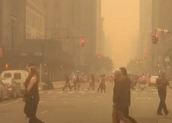 El humo de los incendios forestales en Canadá cubre de bruma a Nueva York