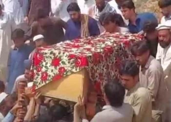Explosión de bomba suicida en Pakistán deja al menos 54 muertos