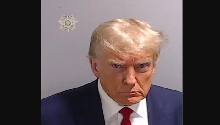 Trump se entrega en la cárcel del condado de Fulton por caso electoral en Georgia