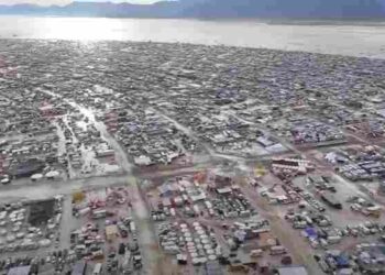 Miles de personas varadas en el Festival Burning Man en Nevada