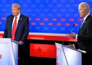 Biden tropieza mientras Trump repite falsedades en el primer debate de 2024