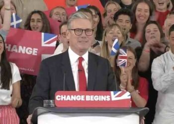 Laborista Keir Starmer se convertirá en primer ministro mientras los conservadores sufren una derrota histórica