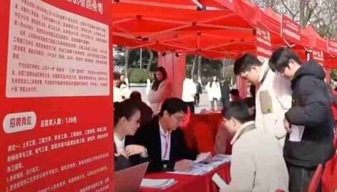 El auge de los 'niños de cola podrida': se profundiza la crisis del desempleo juvenil en China