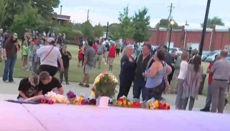 Una comunidad destrozada: 4 muertos y 9 heridos en un tiroteo en una escuela de Georgia