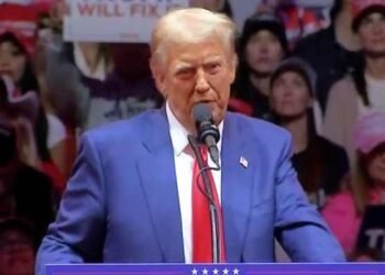 Chiste de Hinchcliffe sobre Puerto Rico en el mitin de Trump genera indignación y favorece a Harris