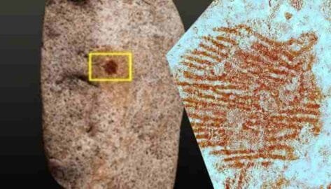 Un guijarro antiguo con una huella dactilar y un punto rojo demuestra que los neandertales tenían mentes simbólicas