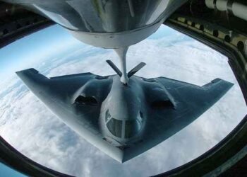 El Fantasma de los Cielos: Historia y Tecnología del Bombardero Furtivo B-2 Spirit